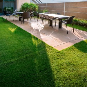 Pasto sintético para paisajismo
